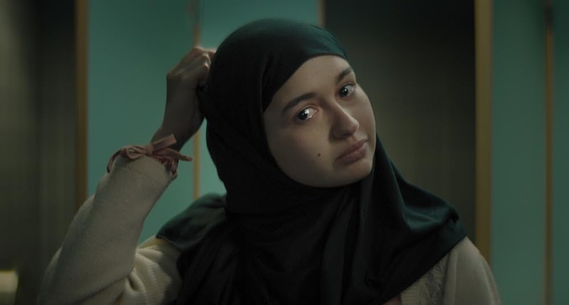 Imagen de The Red Suitcase