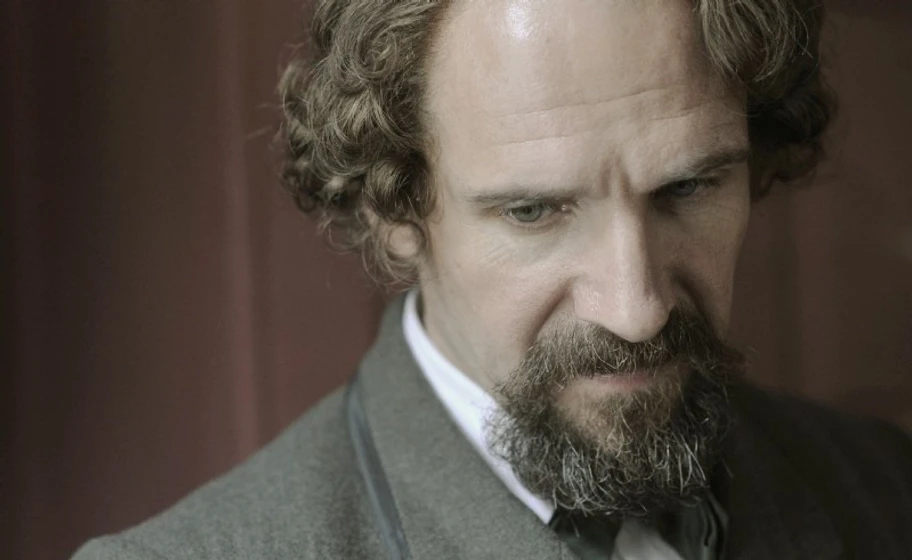 Ralph Fiennes en The Invisible Woman