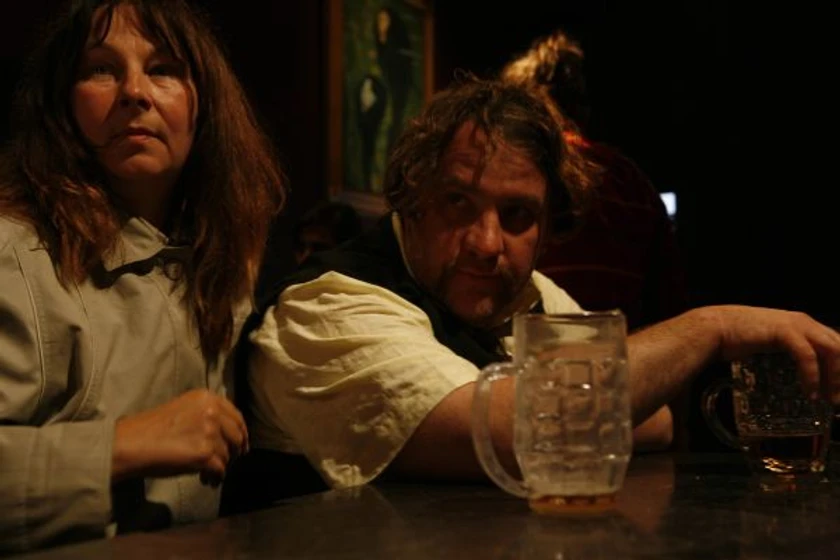 Bouli Lanners y Yolande Moreau en louise-michel