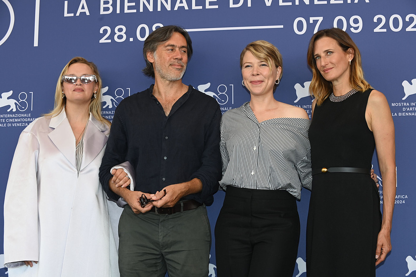 Emmanuel Mouret y Camille Cottin en Tres Amigas (Festival de Venezia. Agosto 2024)