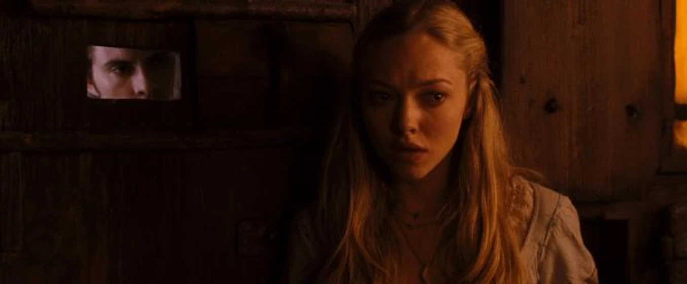 Amanda Seyfried en caperucita-roja