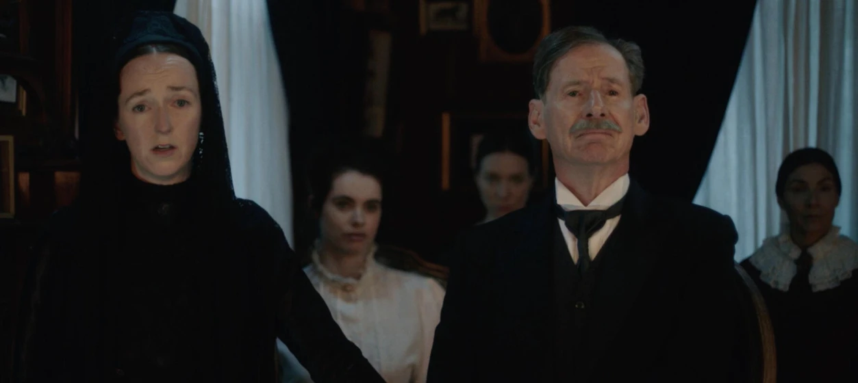 Rachel Wolf y Rick Williamson en speak-with-the-dead