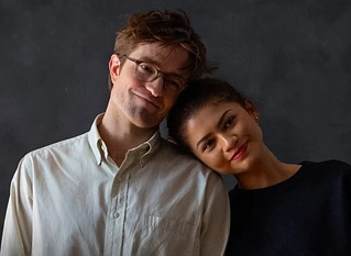 Zendaya y Robert Pattinson te invitan a su boda en Mayo, "El Drama", acertado nombre