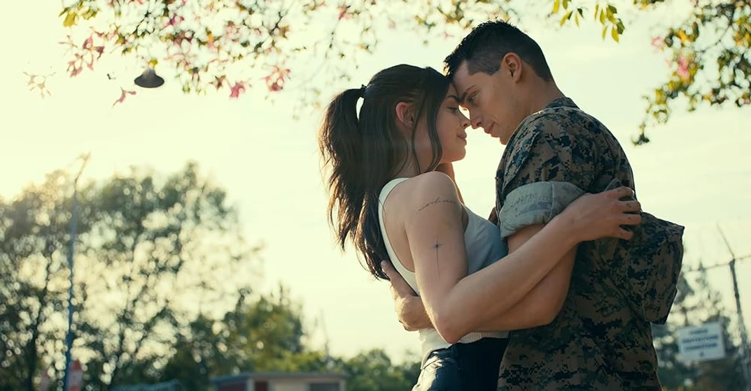 Nicholas Galitzine y Sofia Carson en corazones-malheridos