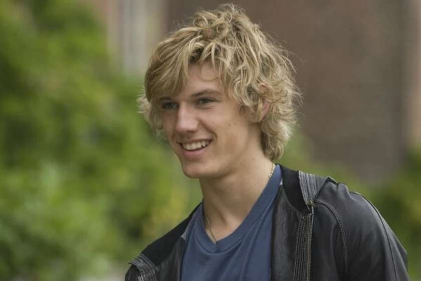 Alex Pettyfer en Megapetarda