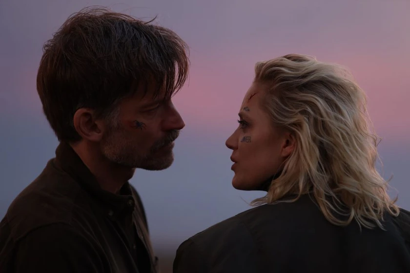 Nikolaj Coster-Waldau y Maika Monroe en la-bala-de-dios