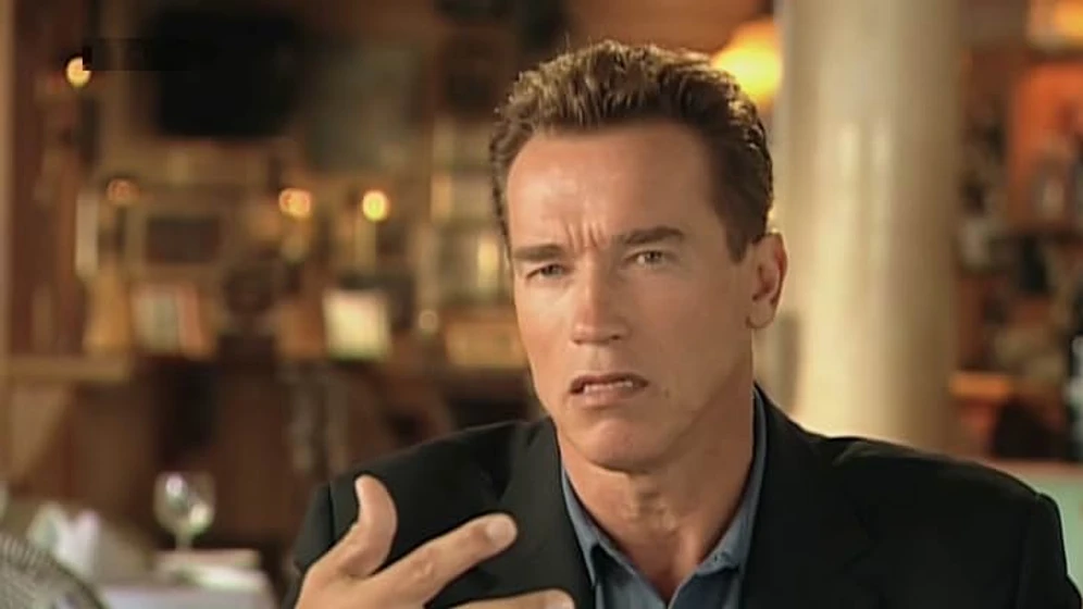 Arnold Schwarzenegger en clint-eastwood-la-ultima-leyenda