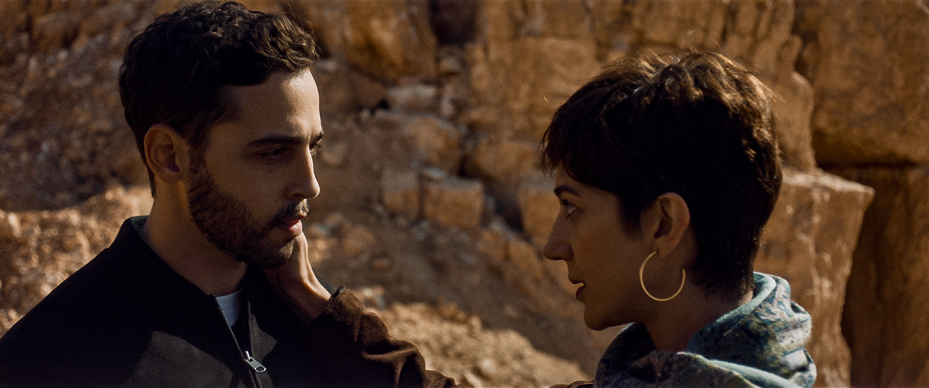 Zahra Amir Ebrahimi y Samy Lechea en The Vanishing