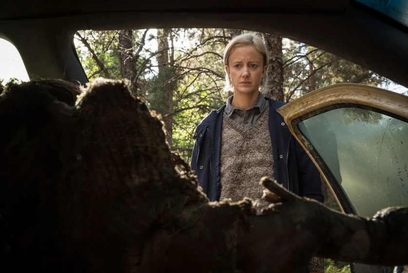 Andrea Riseborough en la-maldicion-2020