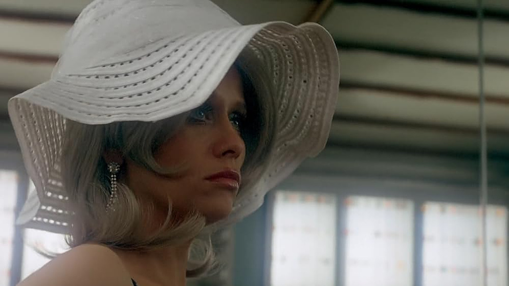 Chesty Morgan en deadly-weapons