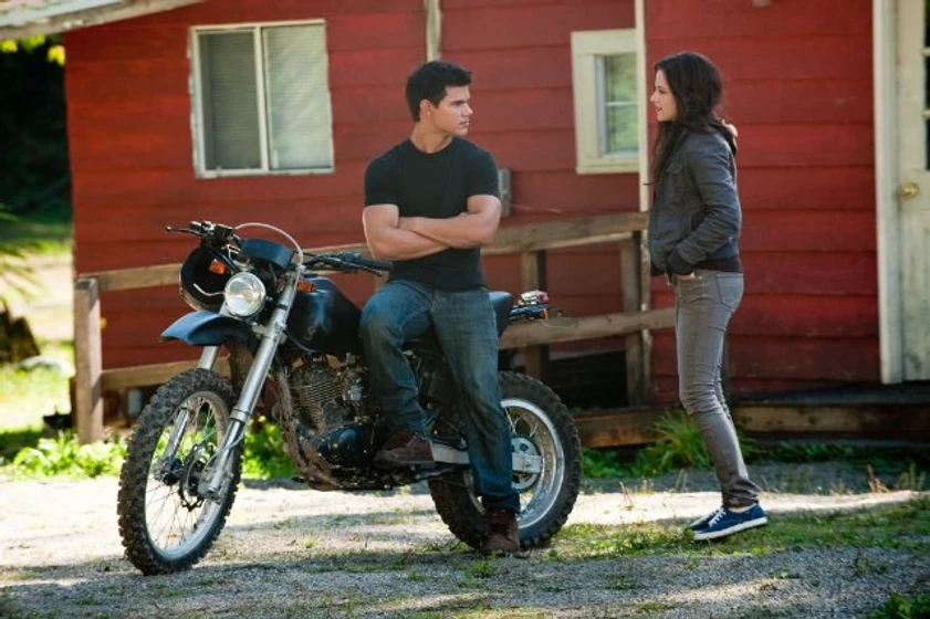 Kristen Stewart y Taylor Lautner en La saga Crepúsculo: Eclipse