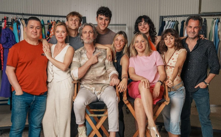 María Esteve, Ernesto Alterio, Secun de la Rosa, Pilar Castro, Lucía Caraballo, Samantha López Speranza, Jan Buxaderas, Sergio Abelaria y Leire Aguiar en todos-los-lados-de-la-cama (Presentación)