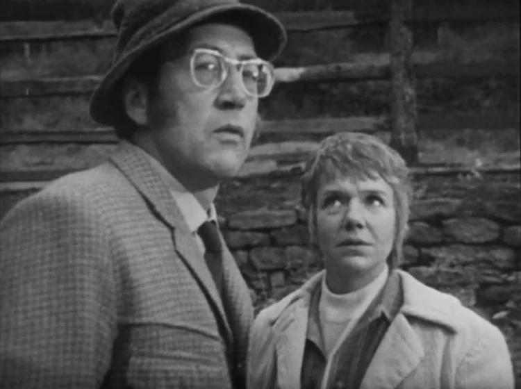 Bernard Hepton y Anna Cropper en robin-redbreast