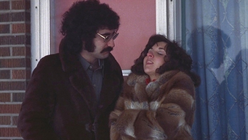 Eugene Levy y Andrea Martin en mujeres-canibales