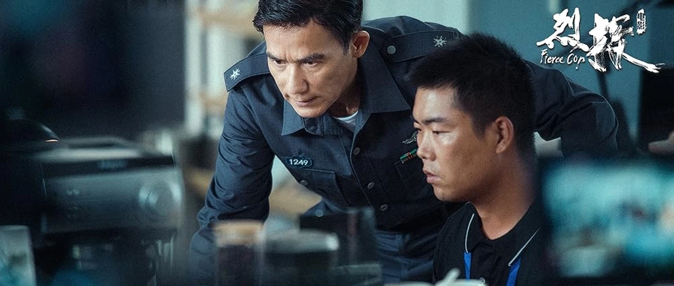 Waise Lee en fierce-cop