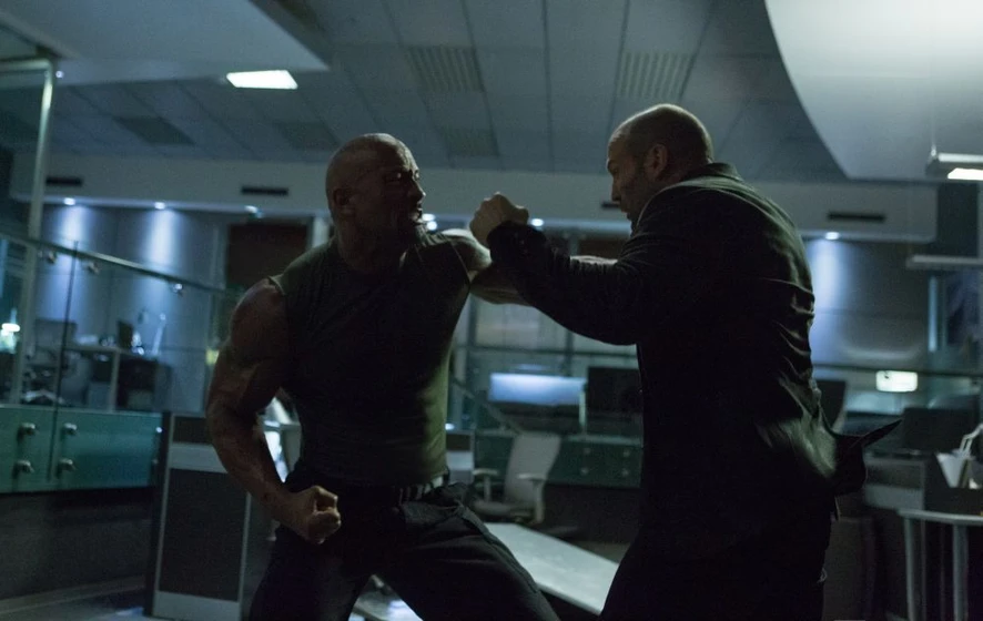 Jason Statham y Dwayne Johnson en Fast and Furious 7