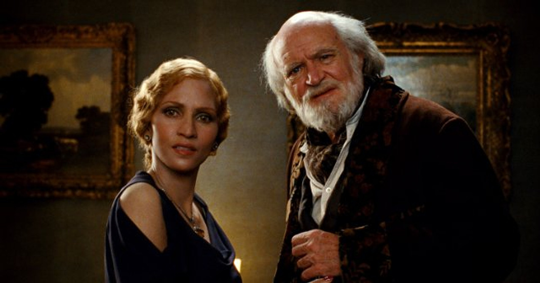 Halle Berry y Jim Broadbent en El Atlas de las nubes