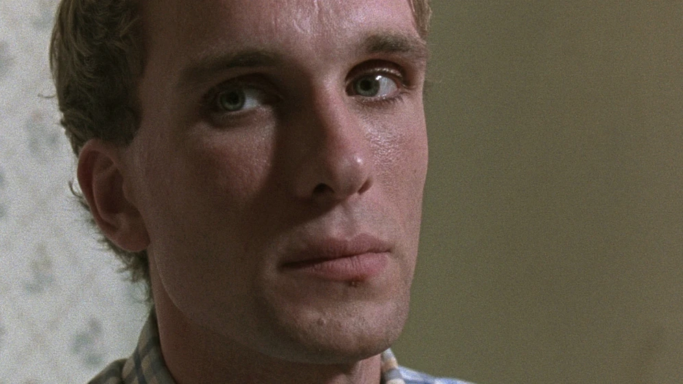 Peter Greene en clean-shaven