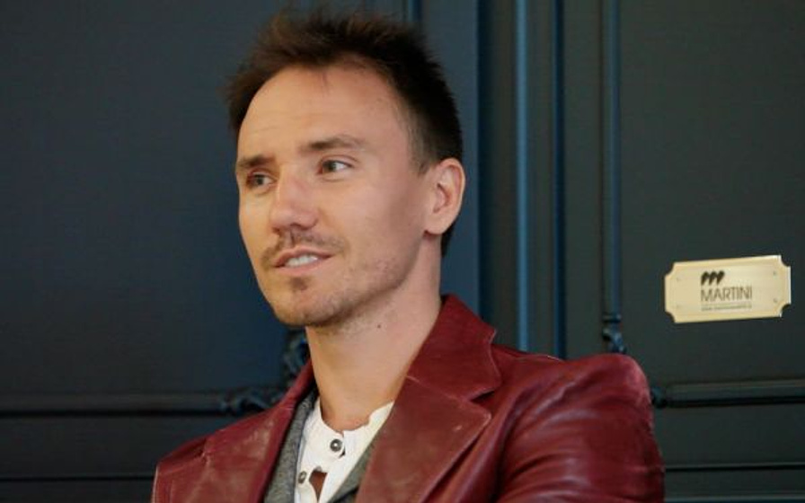 Rob Stewart [IX] en Revolution