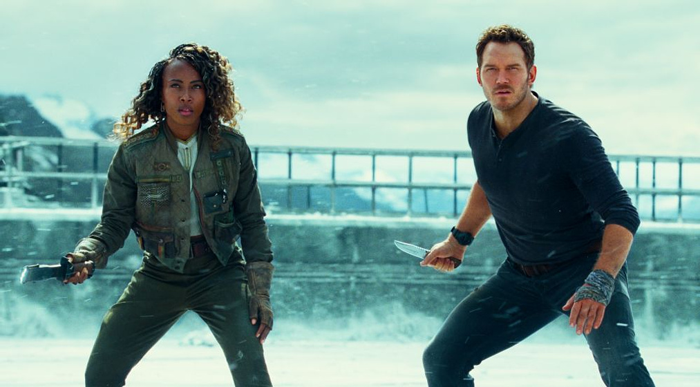 Chris Pratt y DeWanda Wise en Jurassic World: Dominion