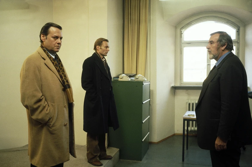 Helmut Griem, Bernhard Wicki y Walter Kohut en la-celda-de-cristal