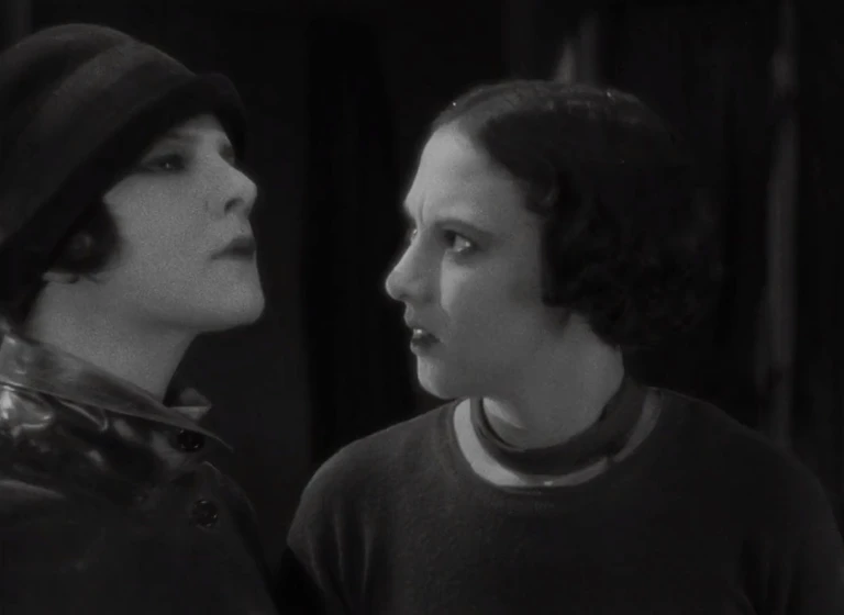 Norah Baring y Elissa Landi en underground-1928
