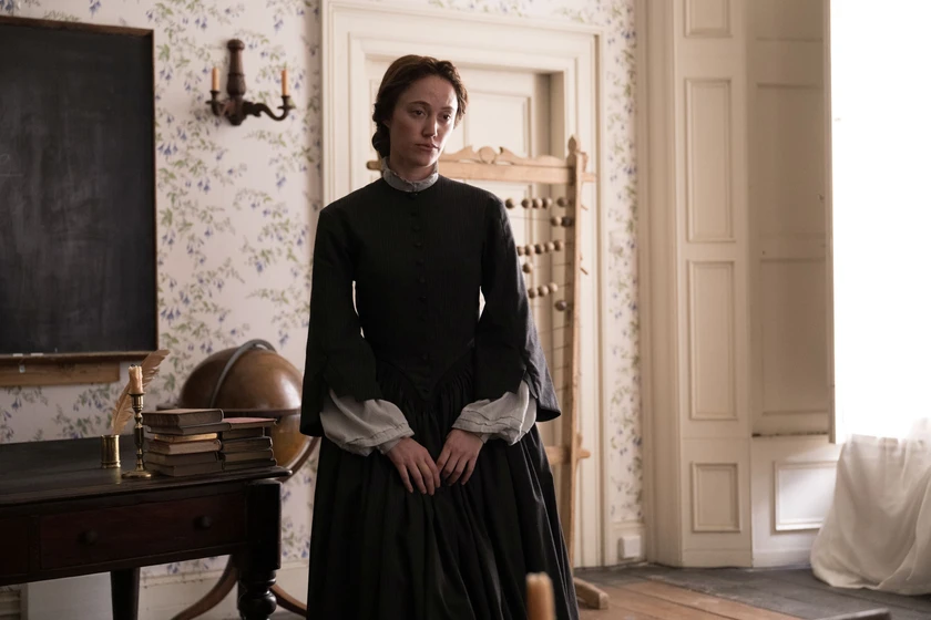 Maika Monroe en victorian-psycho