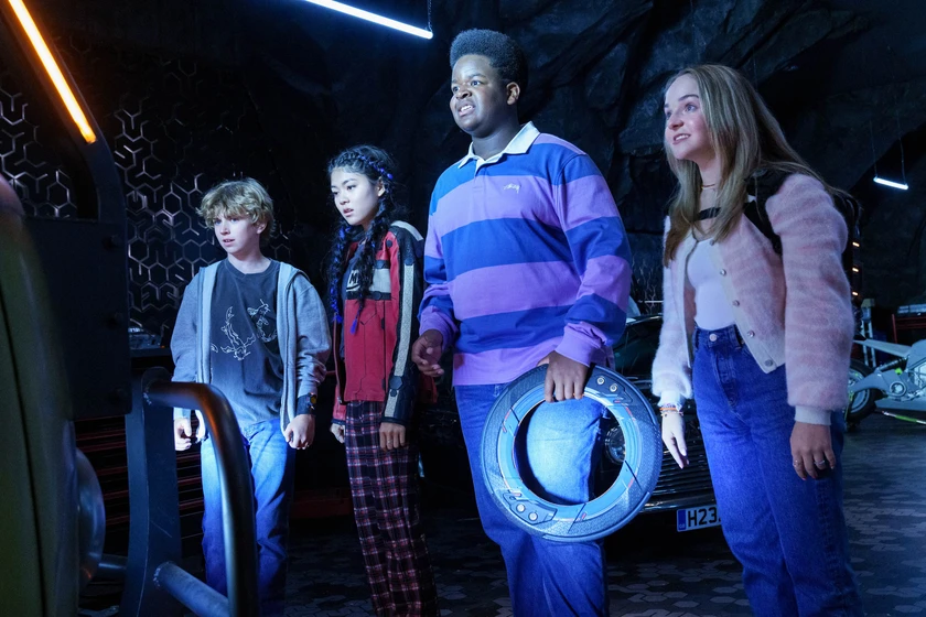 Keith L. Williams, Momona Tamada, Walker Scobell y Abigail James Witherspoon en el-refugio-secreto