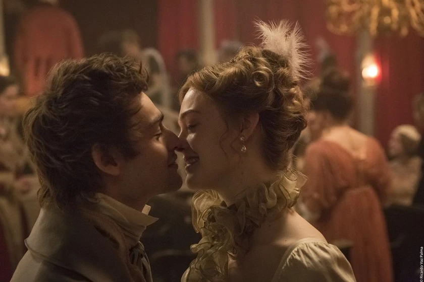 Elle Fanning y Douglas Booth en mary-shelley