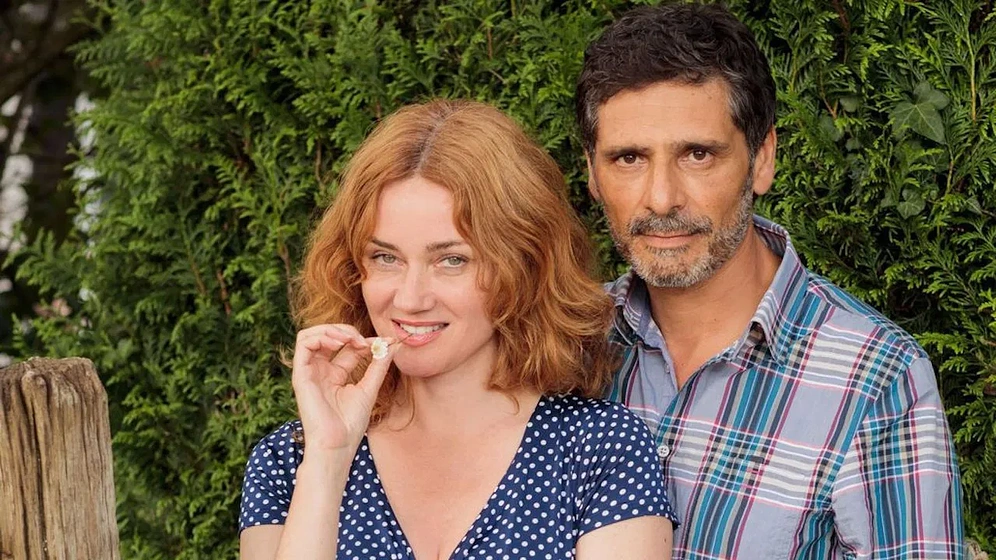 Pascal Elbé y Marine Delterme en El Tipo de la Tumba de al Lado