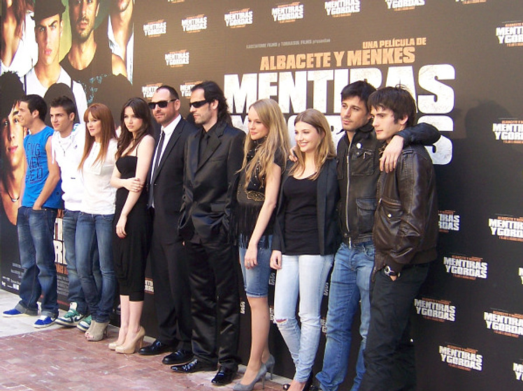 Alfonso Albacete, David Menkes, Ana de Armas, Hugo Silva, Mario Casas, Miriam Giovanelli, Maxi Iglesias, Yon González y Esmeralda Moya en Mentiras y Gordas (Rueda de prensa en Madrid. Marzo 2009)