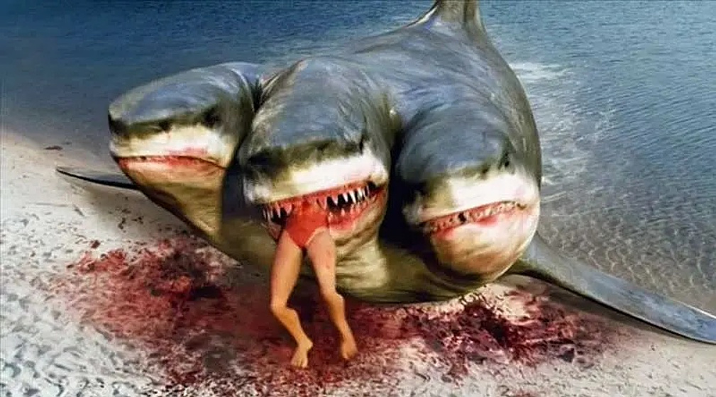 Imagen de El Ataque del Tiburón de Tres Cabezas