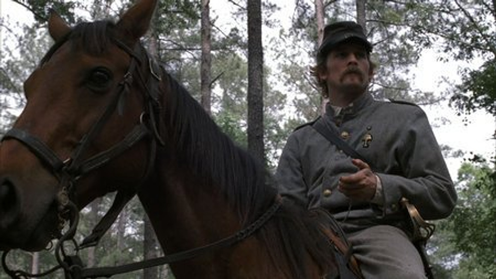 Julian Adams en El Último Confederado: La Historia de Robert Adams