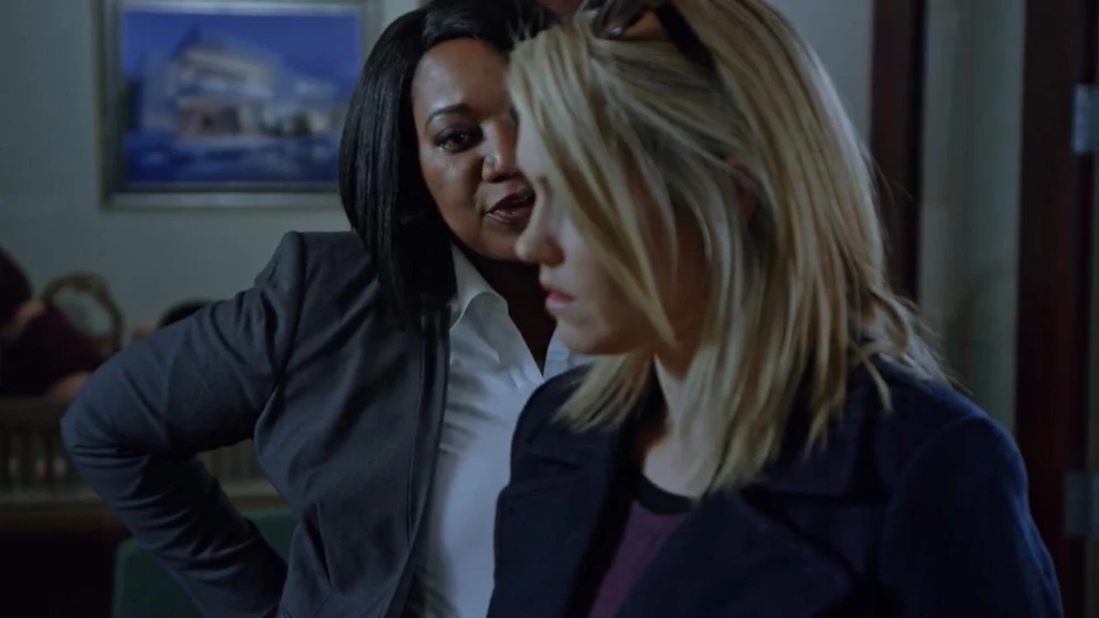 Emily Rose y Yolanda Wood en la-traicion