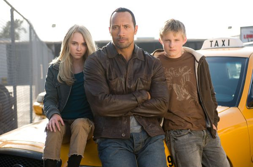 Dwayne Johnson, Annasophia Robb y Alexander Ludwig en La Montaña Embrujada