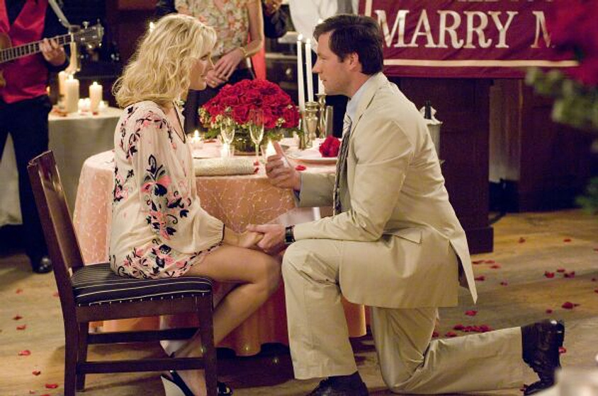 Edward Burns y Malin Akerman en 27 Vestidos