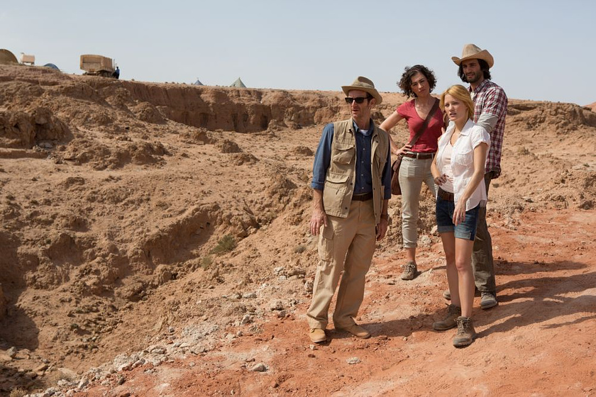 Denis O'Hare, Ashley Hinshaw, Christa Nicola y Amir K en La Pirámide