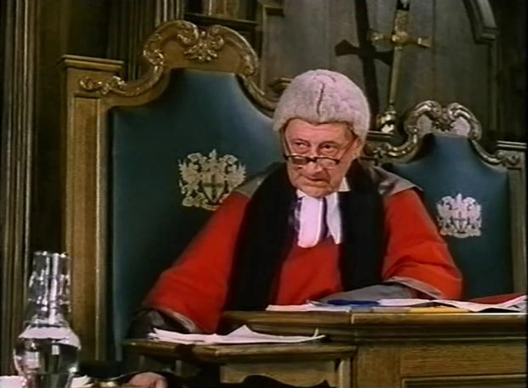 Felix Aylmer en testigo-hostil