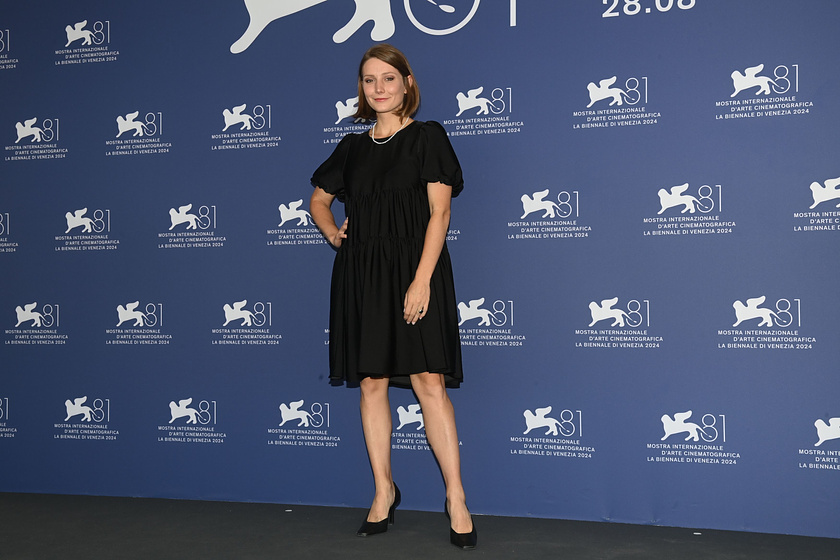 Eliška Bašusová en after-party (Festival de Venezia. Septiembre 2024)