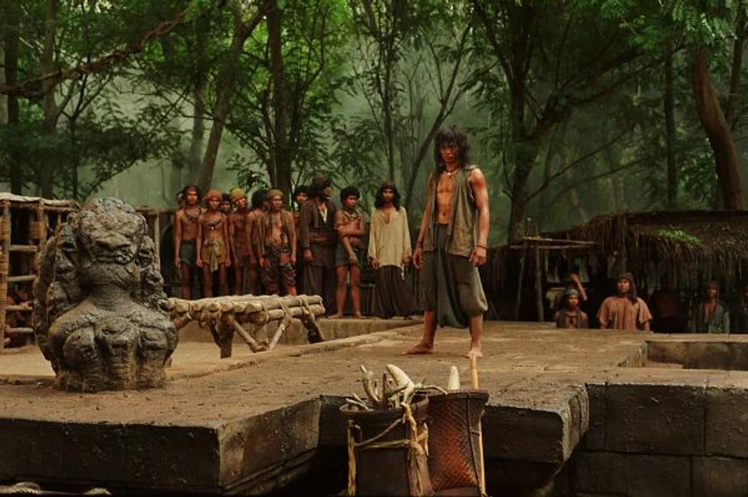 Tony Jaa en ong-bak-2-la-leyenda-del-rey-elefante