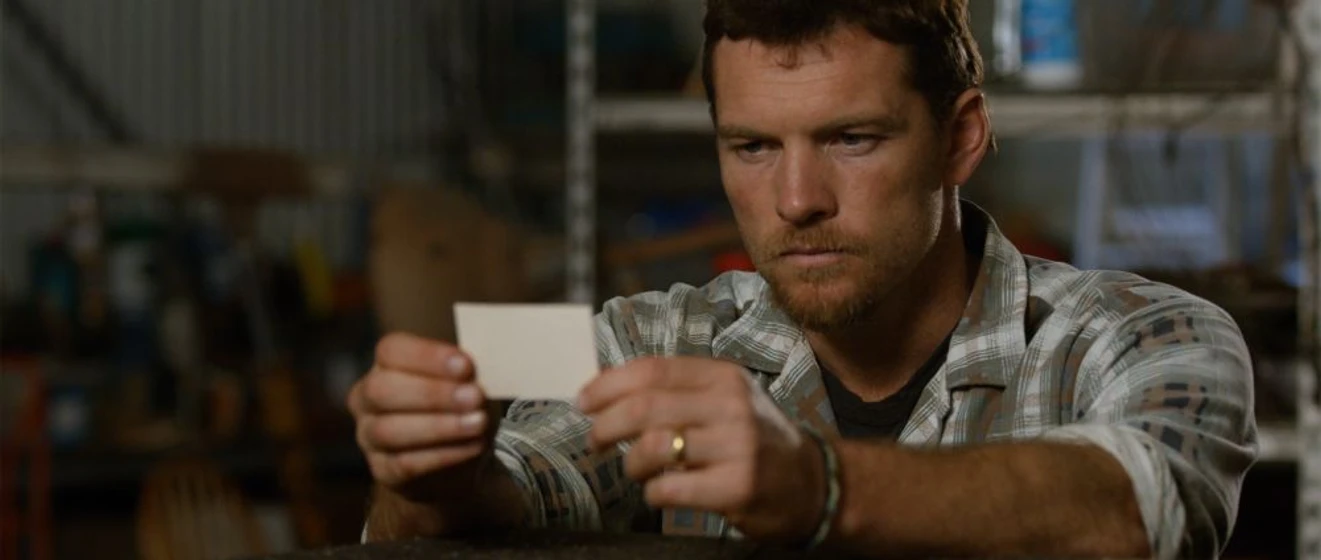 Sam Worthington en aviones-de-papel