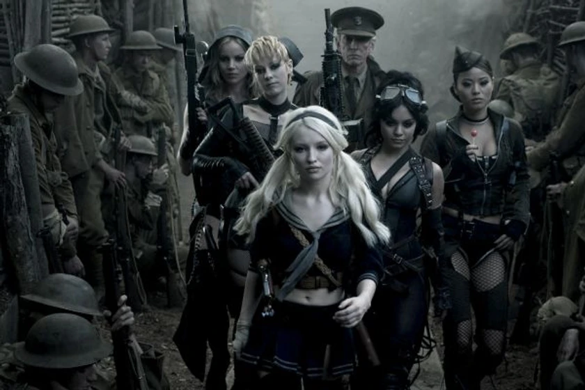 Scott Glenn, Jena Malone, Vanessa Hudgens, Emily Browning, Abbie Cornish y Jamie Chung en Sucker Punch