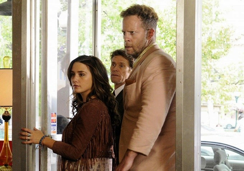 Willem Dafoe, Addison Timlin y Matthew Page en Odd Thomas. Cazador de fantasmas