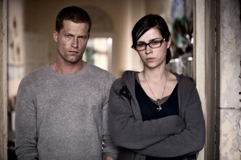 Til Schweiger y Nora Tschirner en un-conejo-sin-orejas