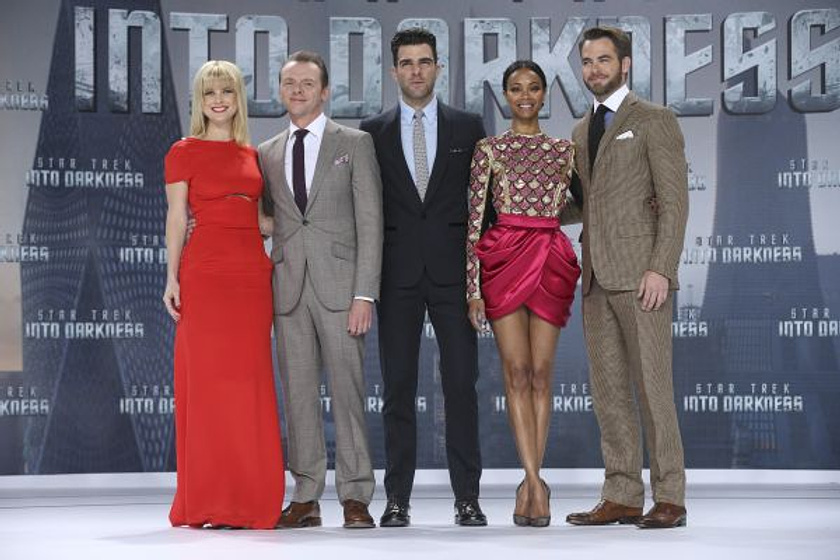 Zoe Saldana, Simon Pegg, Chris Pine, Alice Eve y Zachary Quinto en Star Trek. En la oscuridad (Premiere en Berlin. Abril 2013)