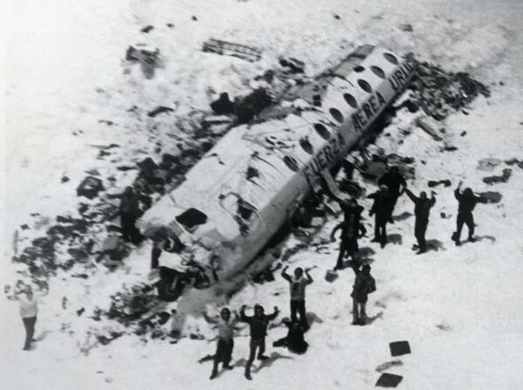 Imagen de Náufragos. Vengo de un avión que cayó en las montañas