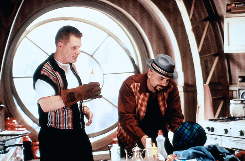 Joe Pantoliano y Brian Haley en El Peque se va de Marcha
