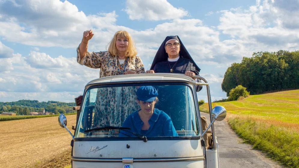 Noémie Lvovsky y Yolande Moreau en manual-de-la-buena-esposa