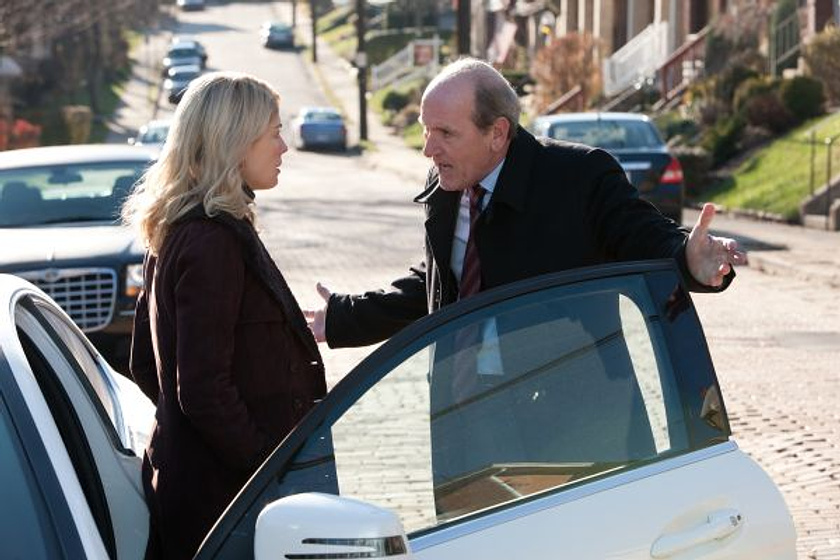Richard Jenkins y Rosamund Pike en Jack Reacher