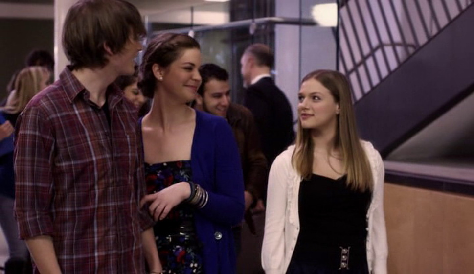 Tracy Spiridakos en Engañada en la Red